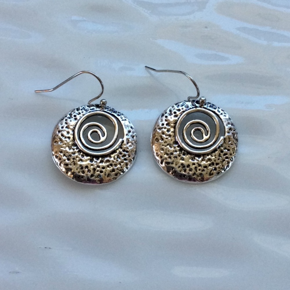 Fun Whimsical swirl Earring NWOT